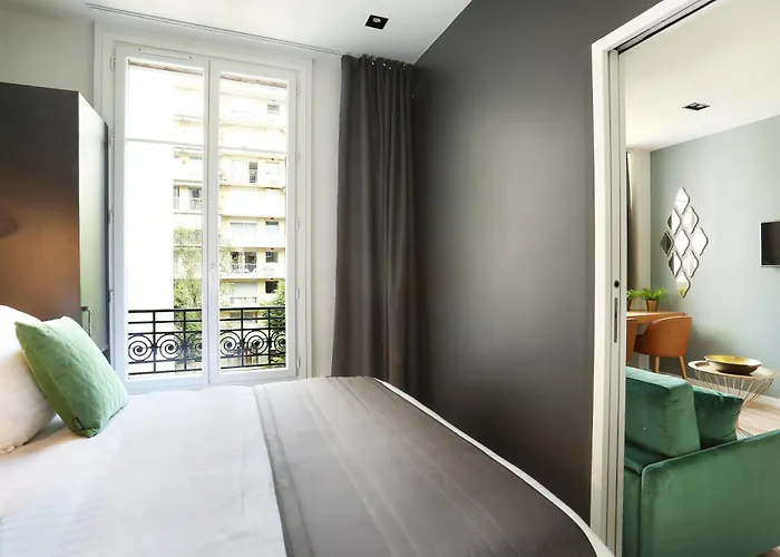 Yays Zola By Numa Париж